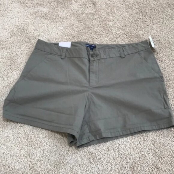 NWT! Gap Size 14 Olive Cotton shorts - Picture 1 of 8